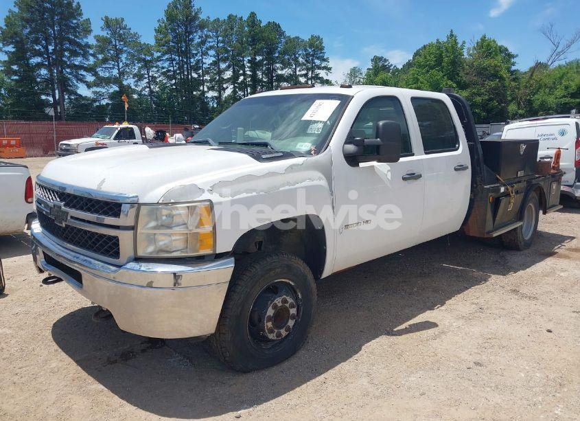 Photo 2 of 2011 Chevrolet Silverado 3500HD CHASSIS WORK TRUCK (VIN 1GB4CZCG4BF130034)