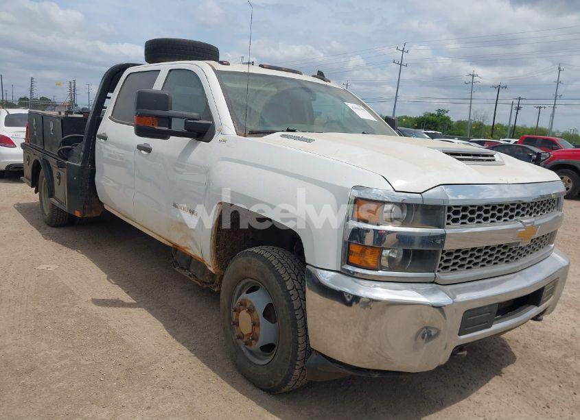 2019 Chevrolet Silverado 3500HD CHASSIS WT (VIN 1GB4KVCY1KF160662) main photo