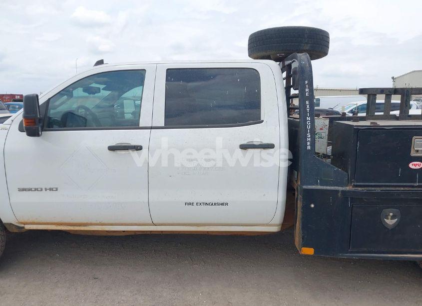 Photo 14 of 2019 Chevrolet Silverado 3500HD CHASSIS WT (VIN 1GB4KVCY1KF160662)