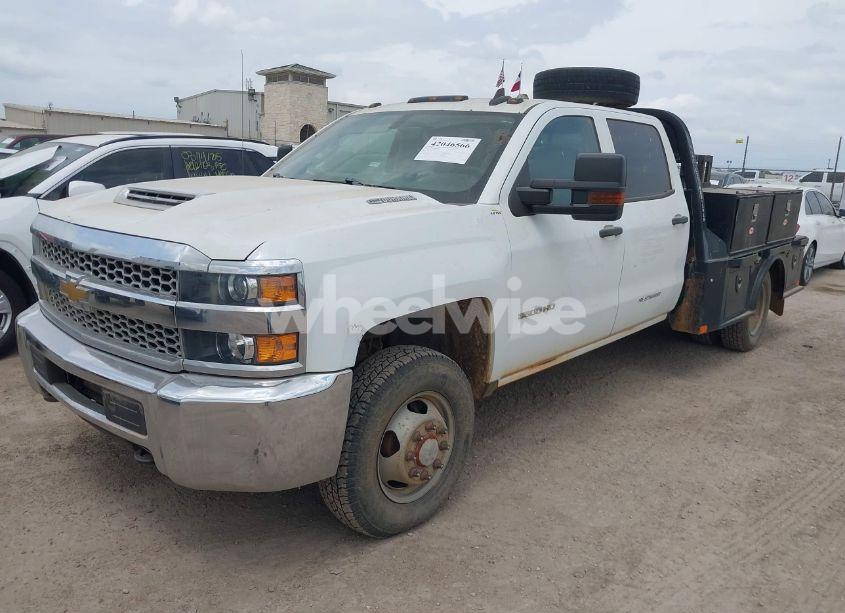 Photo 2 of 2019 Chevrolet Silverado 3500HD CHASSIS WT (VIN 1GB4KVCY1KF160662)