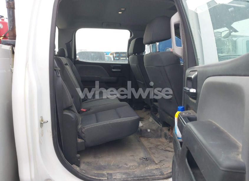 Photo 6 of 2018 Chevrolet Silverado 3500HD CHASSIS WT (VIN 1GB4KYCG7JF214165)