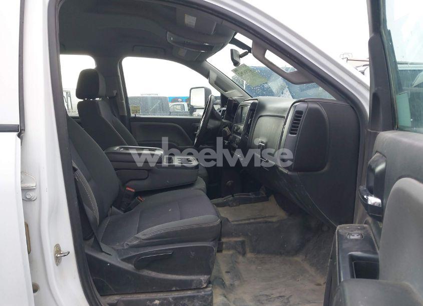 Photo 7 of 2018 Chevrolet Silverado 3500HD CHASSIS WT (VIN 1GB4KYCG7JF214165)