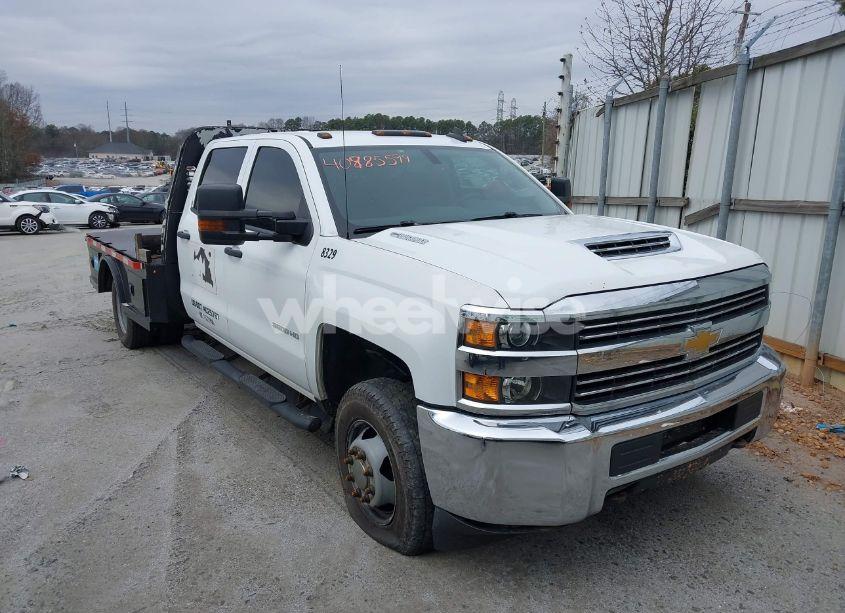 2018 Chevrolet Silverado 3500HD CHASSIS WT (VIN 1GB4KYCY3JF158329) main photo