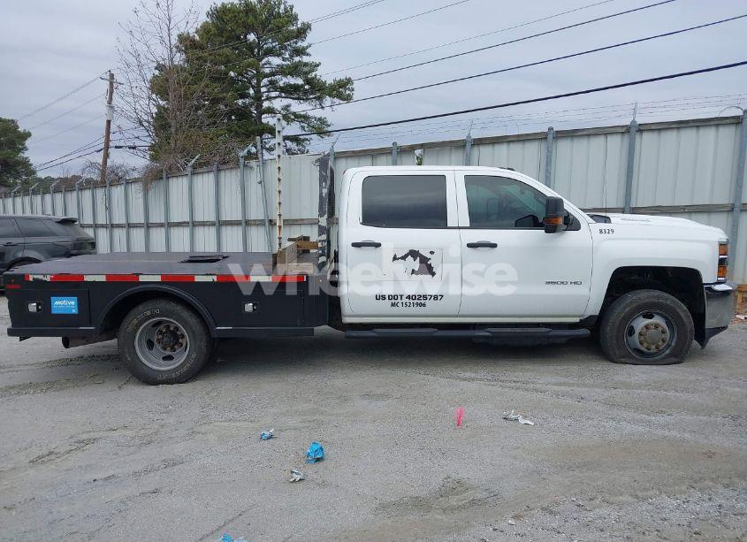 Photo 13 of 2018 Chevrolet Silverado 3500HD CHASSIS WT (VIN 1GB4KYCY3JF158329)