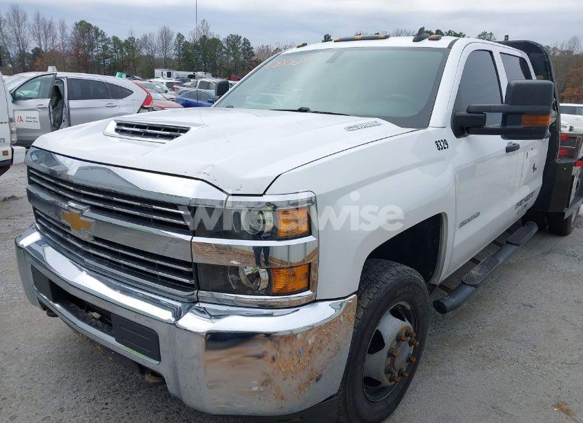 Photo 2 of 2018 Chevrolet Silverado 3500HD CHASSIS WT (VIN 1GB4KYCY3JF158329)