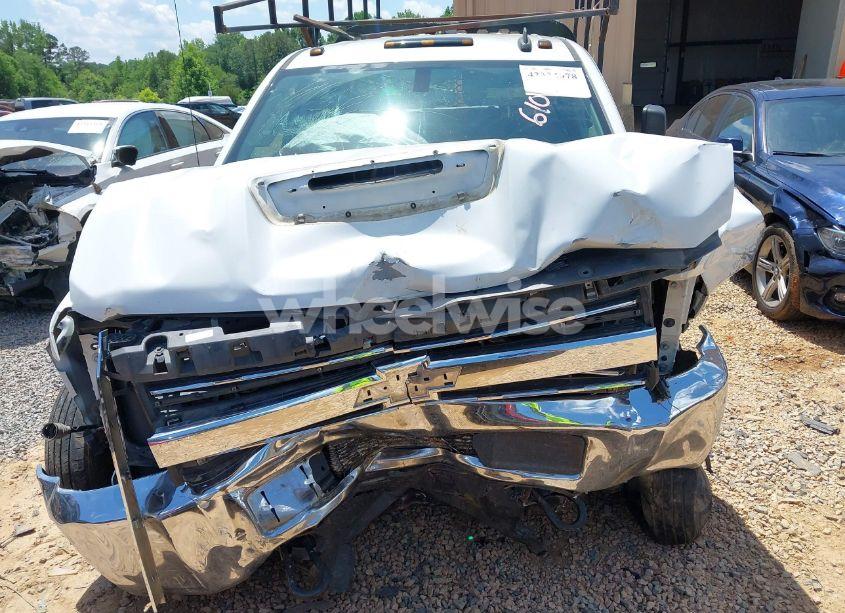 Photo 12 of 2018 Chevrolet Silverado 3500HD CHASSIS WT (VIN 1GB4KYCY5JF126109)