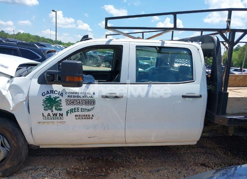 Photo 14 of 2018 Chevrolet Silverado 3500HD CHASSIS WT (VIN 1GB4KYCY5JF126109)