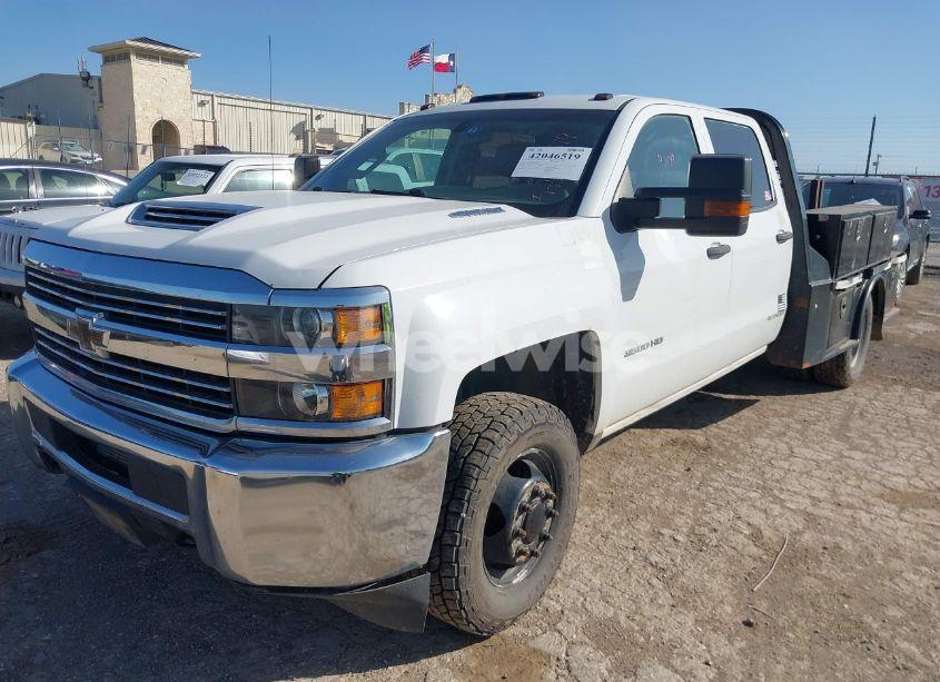 Photo 2 of 2018 Chevrolet Silverado 3500HD CHASSIS WT (VIN 1GB4KYCY7JF236076)