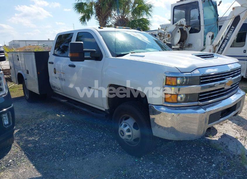 2018 Chevrolet Silverado 3500HD CHASSIS WT (VIN 1GB4KYCY9JF174308) main photo
