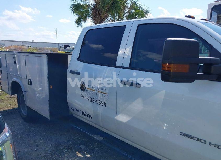 Photo 13 of 2018 Chevrolet Silverado 3500HD CHASSIS WT (VIN 1GB4KYCY9JF174308)