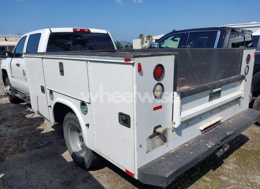 Photo 3 of 2018 Chevrolet Silverado 3500HD CHASSIS WT (VIN 1GB4KYCY9JF174308)