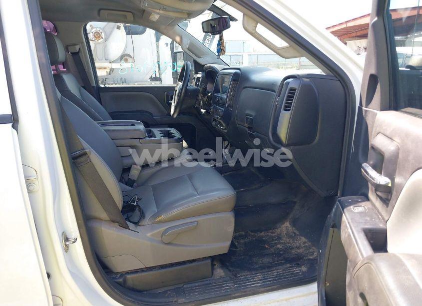 Photo 5 of 2018 Chevrolet Silverado 3500HD CHASSIS WT (VIN 1GB4KYCY9JF174308)