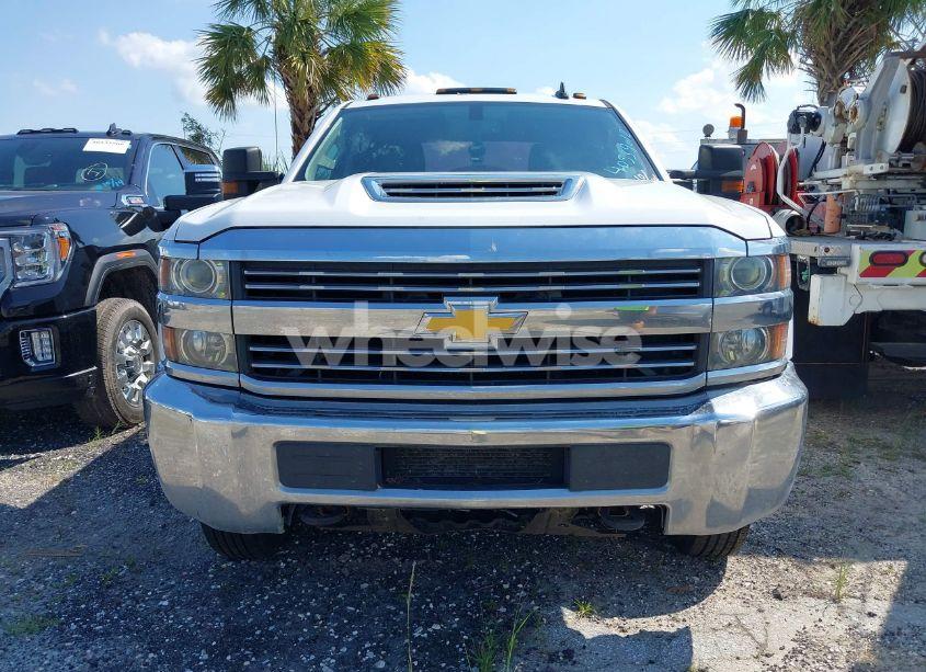 Photo 6 of 2018 Chevrolet Silverado 3500HD CHASSIS WT (VIN 1GB4KYCY9JF174308)