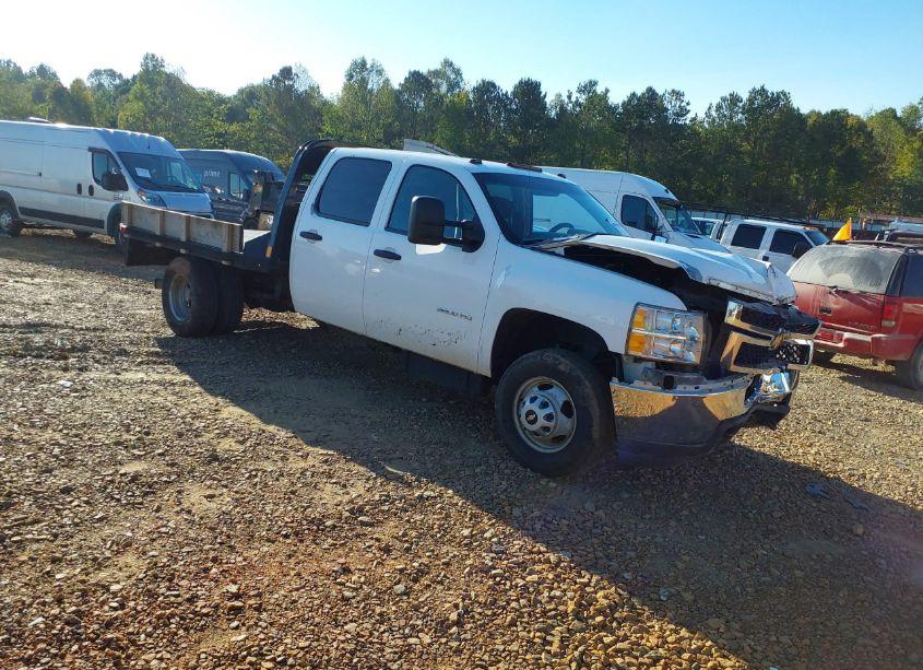 2013 Chevrolet Silverado 3500HD CHASSIS WORK TRUCK (VIN 1GB4KZC83DF198579) main photo