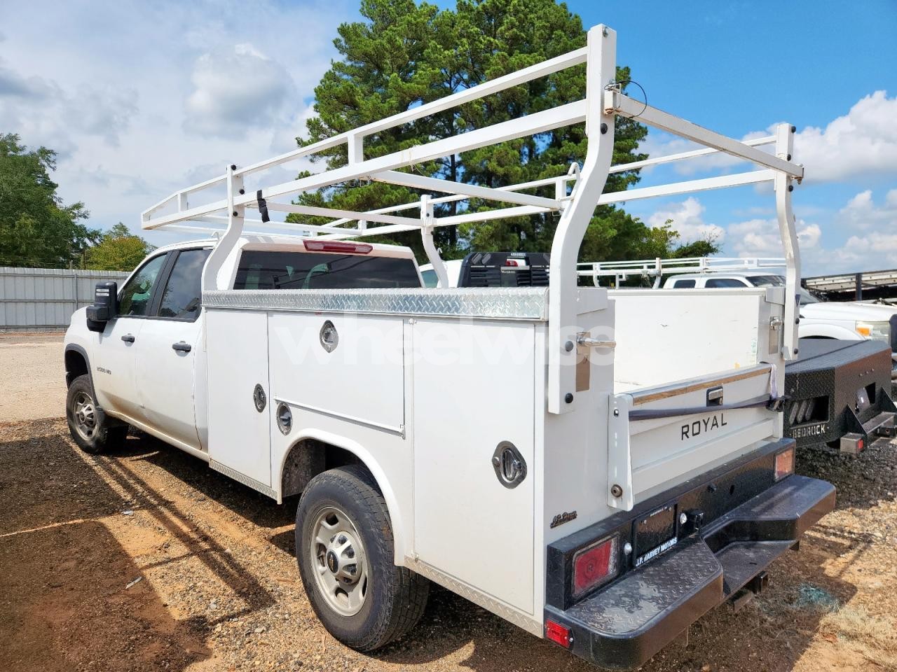 Photo 2 of 2023 CHEVROLET SILVERADO C2500 HEAVY DUTY (VIN 1GB4WLE77PF238057)
