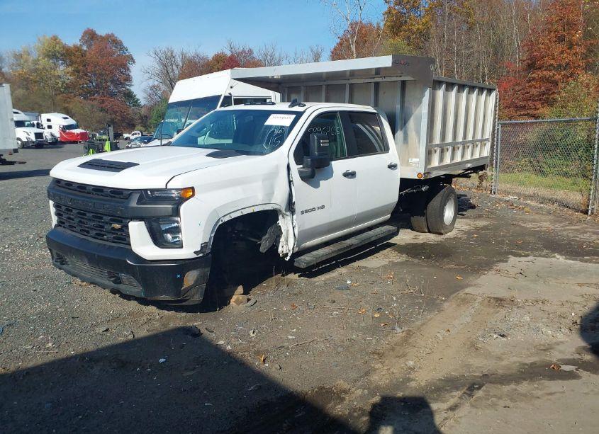 Photo 2 of 2022 Chevrolet Silverado 3500HD CHASSIS WORK TRUCK (VIN 1GB4YSE72NF255821)
