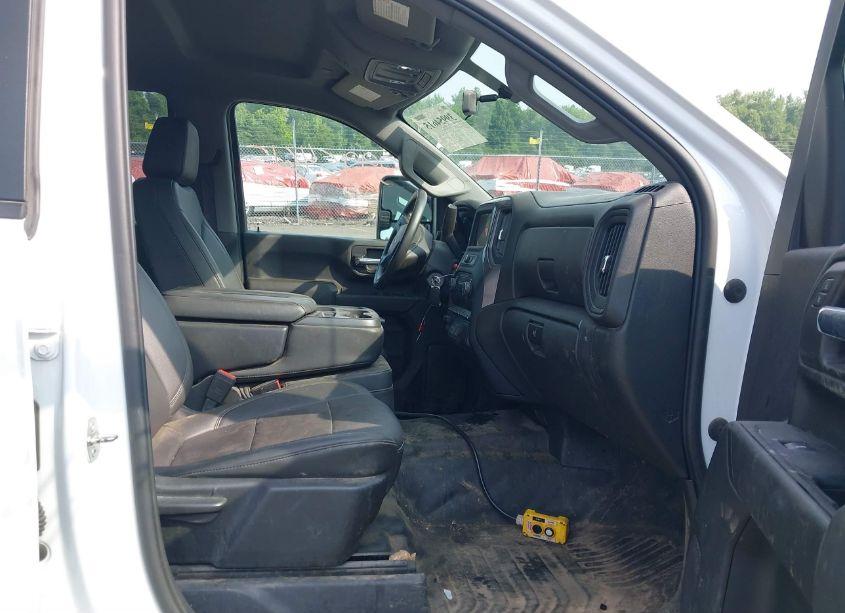 Photo 6 of 2022 Chevrolet Silverado 3500HD CHASSIS WORK TRUCK (VIN 1GB4YSE72NF255821)