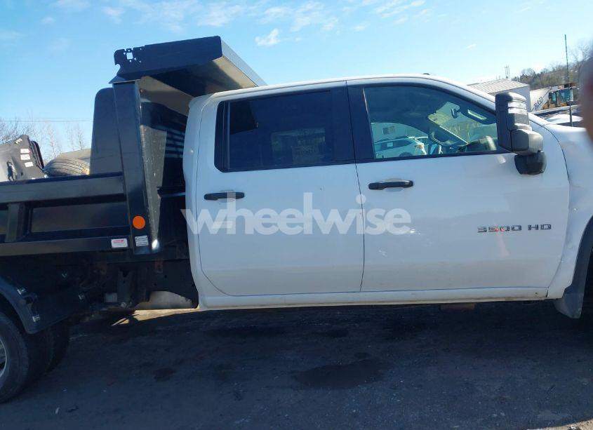 Photo 13 of 2022 Chevrolet Silverado 3500HD CHASSIS WORK TRUCK (VIN 1GB4YSE72NF330713)