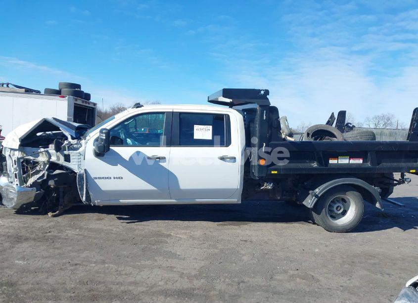 Photo 14 of 2022 Chevrolet Silverado 3500HD CHASSIS WORK TRUCK (VIN 1GB4YSE72NF330713)