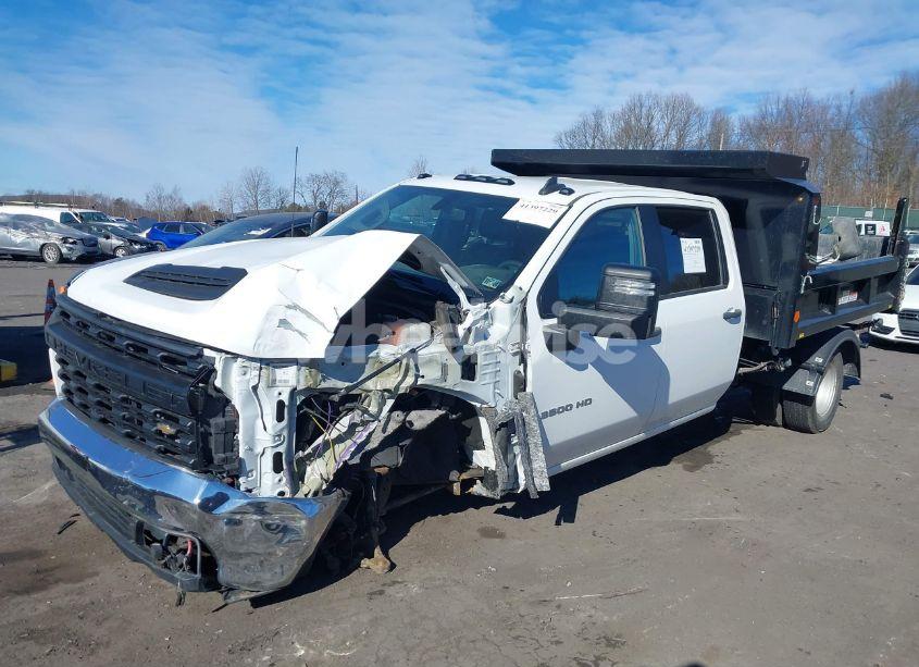 Photo 2 of 2022 Chevrolet Silverado 3500HD CHASSIS WORK TRUCK (VIN 1GB4YSE72NF330713)