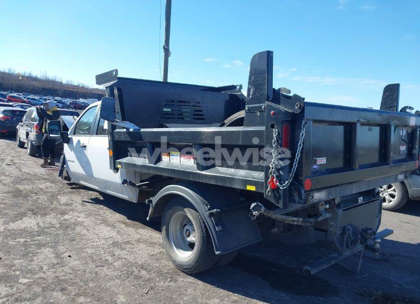 Photo 3 of 2022 Chevrolet Silverado 3500HD CHASSIS WORK TRUCK (VIN 1GB4YSE72NF330713)