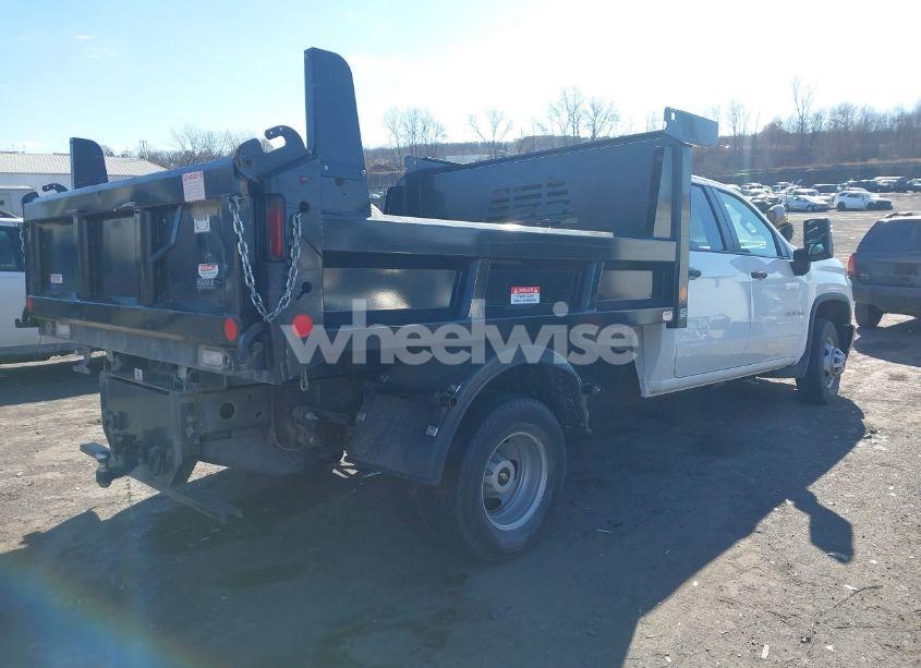 Photo 4 of 2022 Chevrolet Silverado 3500HD CHASSIS WORK TRUCK (VIN 1GB4YSE72NF330713)