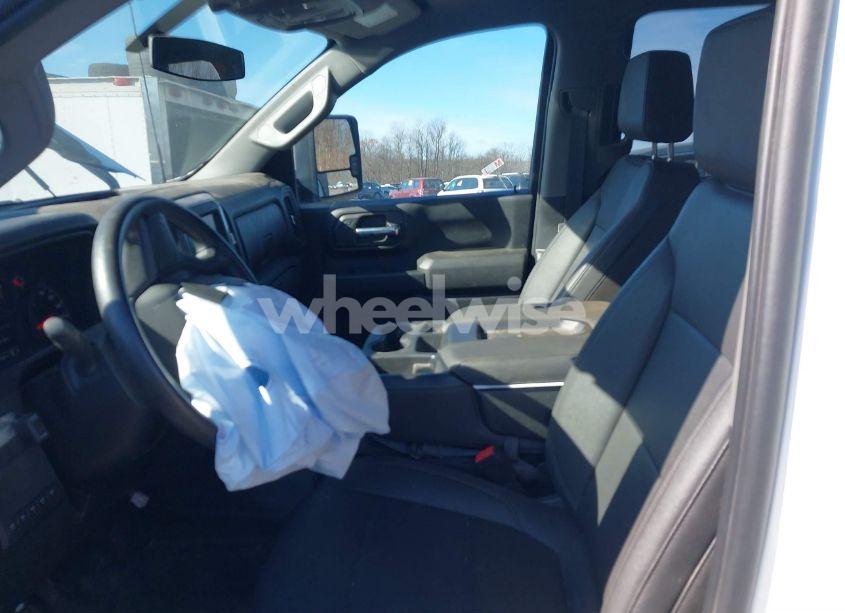 Photo 7 of 2022 Chevrolet Silverado 3500HD CHASSIS WORK TRUCK (VIN 1GB4YSE72NF330713)