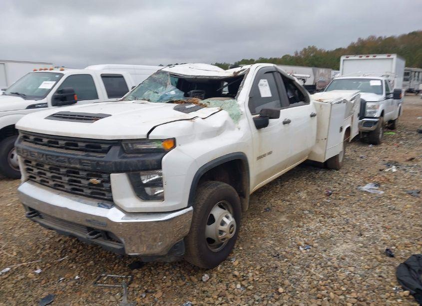 Photo 2 of 2022 Chevrolet Silverado 3500HD CHASSIS WORK TRUCK (VIN 1GB4YSEY2NF305920)