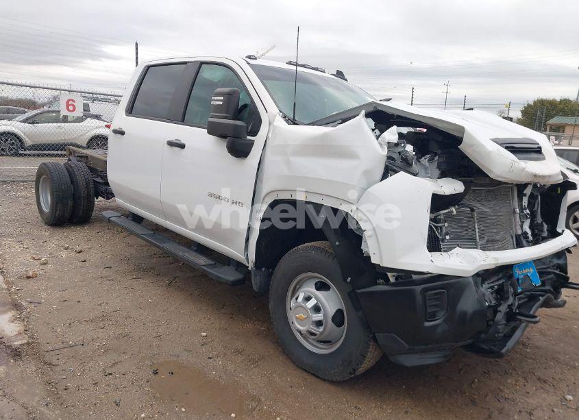 2024 Chevrolet Silverado 3500HD CHASSIS WORK TRUCK (VIN 1GB4YSEY2RF372653) main photo