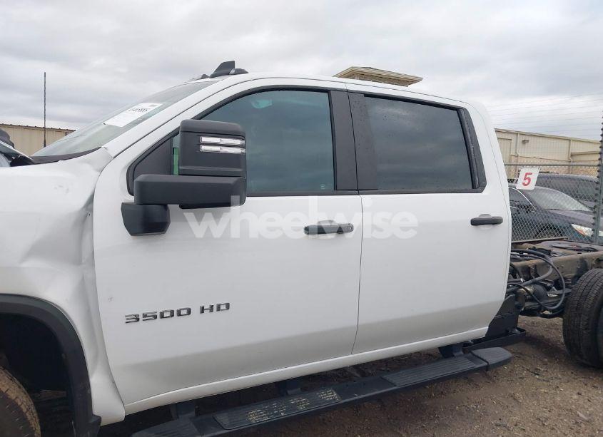 Photo 14 of 2024 Chevrolet Silverado 3500HD CHASSIS WORK TRUCK (VIN 1GB4YSEY2RF372653)