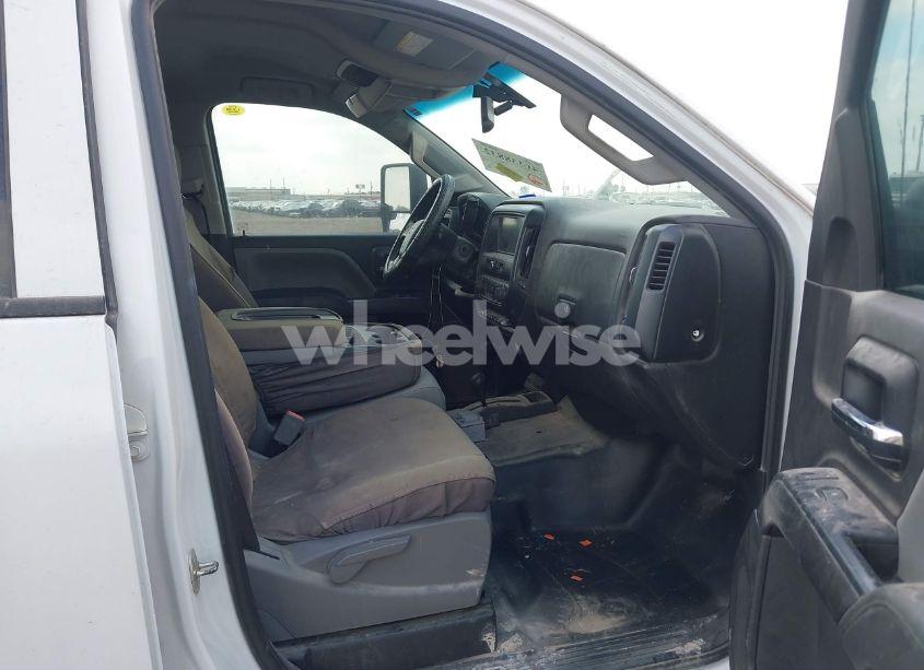 Photo 6 of 2018 Chevrolet Silverado 3500HD WT (VIN 1GB5KYCY7JZ295387)