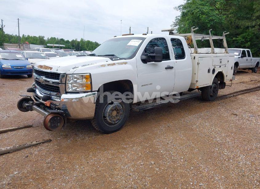 Photo 2 of 2010 Chevrolet Silverado 3500HD WORK TRUCK (VIN 1GB5KZBK7AZ252039)