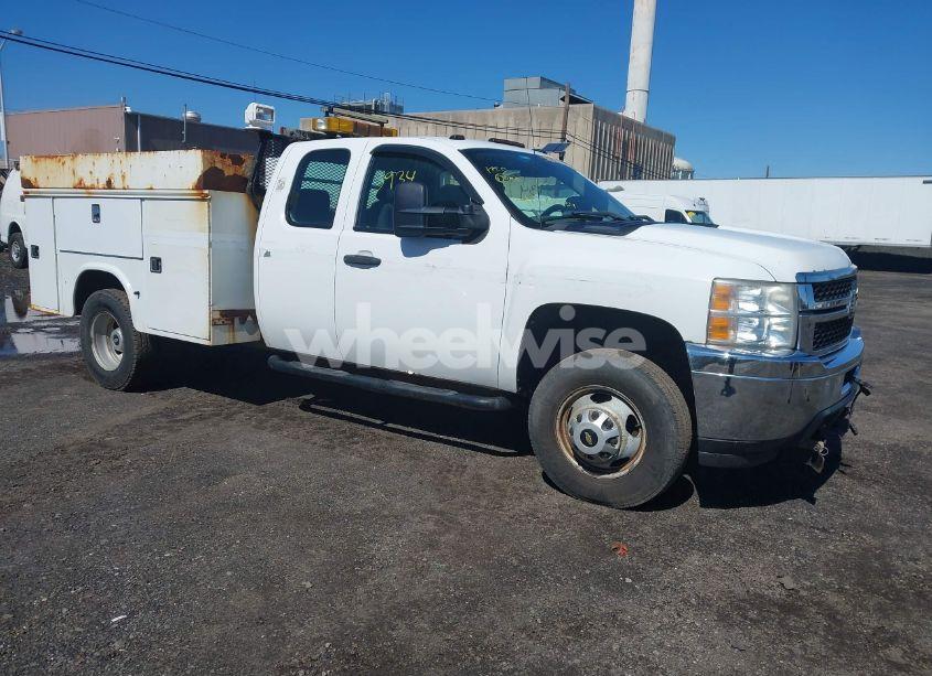 2011 Chevrolet Silverado 3500HD WORK TRUCK (VIN 1GB5KZCG5BZ365435) main photo