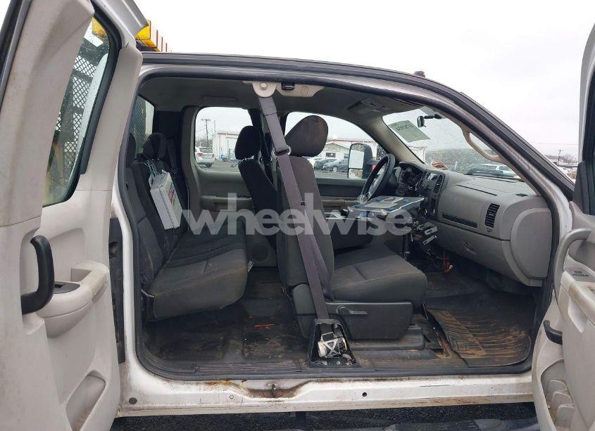 Photo 6 of 2011 Chevrolet Silverado 3500HD WORK TRUCK (VIN 1GB5KZCG5BZ365435)