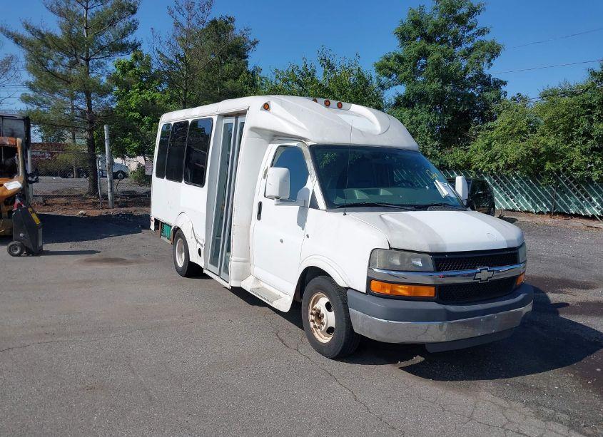 2010 Chevrolet Express CUTAWAY WORK VAN (VIN 1GB6G2BG6A1124642) main photo