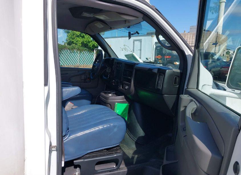 Photo 12 of 2010 Chevrolet Express CUTAWAY WORK VAN (VIN 1GB6G2BG6A1124642)
