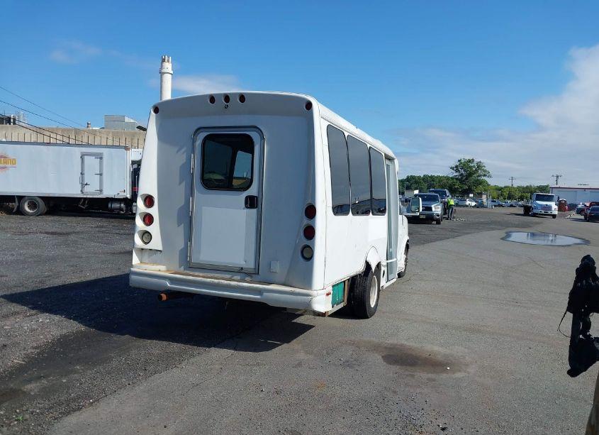 Photo 4 of 2010 Chevrolet Express CUTAWAY WORK VAN (VIN 1GB6G2BG6A1124642)