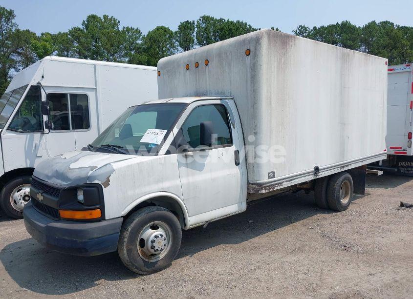 Photo 2 of 2010 Chevrolet Express CUTAWAY WORK VAN (VIN 1GB6G3BG7A1134862)