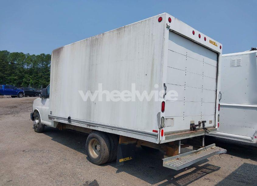 Photo 3 of 2010 Chevrolet Express CUTAWAY WORK VAN (VIN 1GB6G3BG7A1134862)