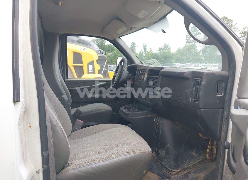 Photo 7 of 2010 Chevrolet Express CUTAWAY WORK VAN (VIN 1GB6G3BG7A1134862)