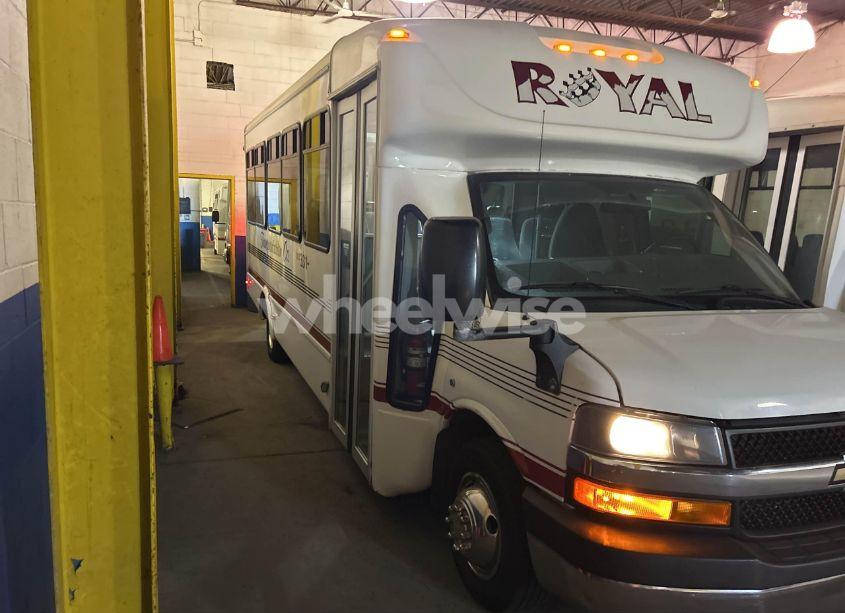 2016 Starcraft Express CUTAWAY (VIN 1GB6G5BG6F1280740) main photo