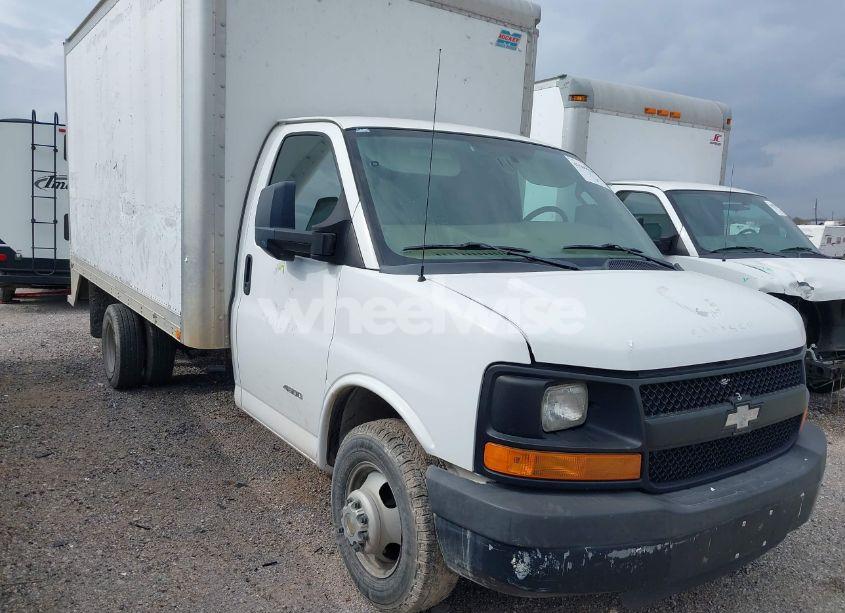 2016 Chevrolet Express CUTAWAY 4500 (VIN 1GB6GUCG1G1122493) main photo
