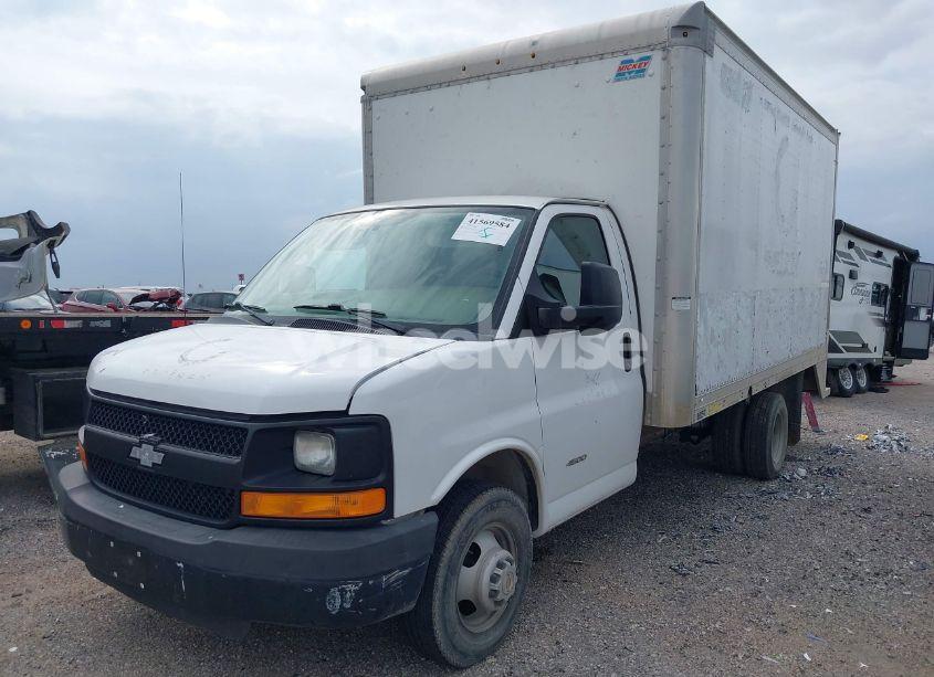 Photo 2 of 2016 Chevrolet Express CUTAWAY 4500 (VIN 1GB6GUCG1G1122493)