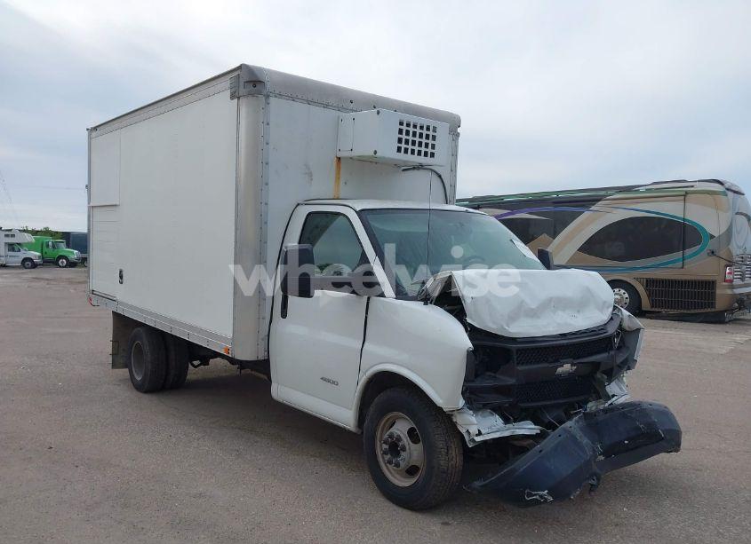 2016 Chevrolet Express CUTAWAY 4500 (VIN 1GB6GUCGXG1151457) main photo