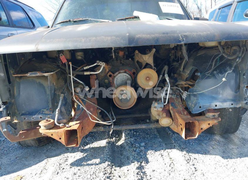 Photo 6 of 1992 Chevrolet Gmt-400 C1500 (VIN 1GBDC14K6NZ182322)