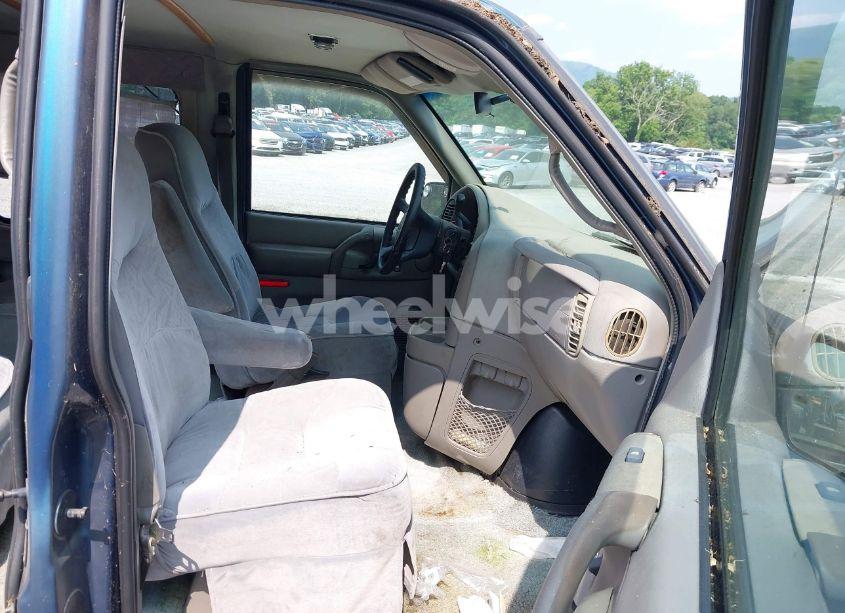 Photo 5 of 1999 Chevrolet Astro UPFITTER PKG. (VIN 1GBDM19W5XB136954)