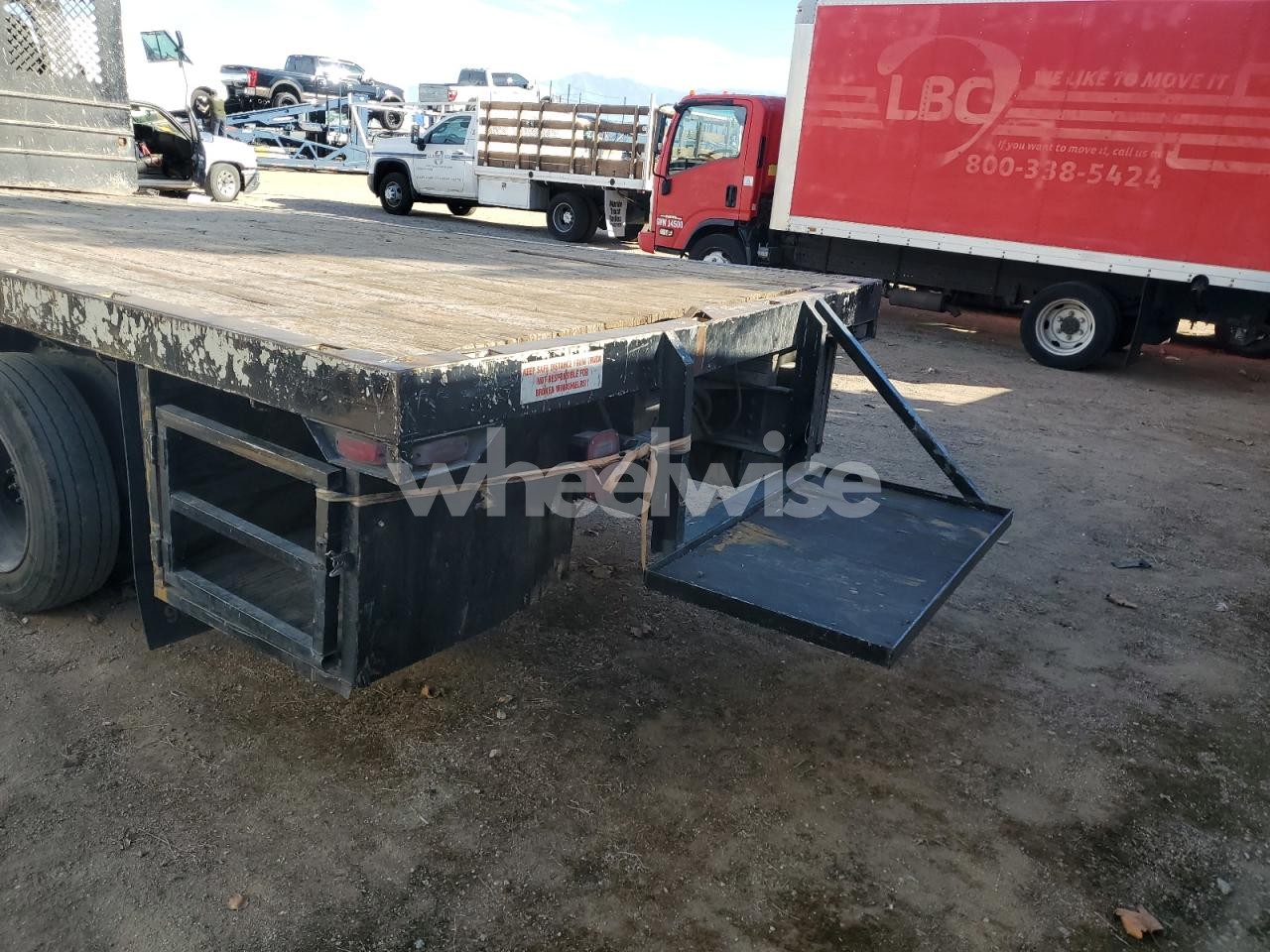 Photo 6 of 2006 CHEVROLET C5500 FLATBED TRUCK (VIN 1GBE5C1GX6F409654)