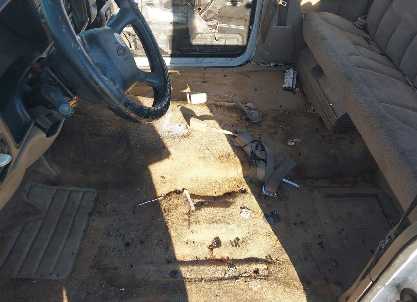 Photo 16 of 1999 Chevrolet C1500 LS (VIN 1GBEC19R4XR134556)