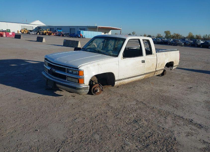Photo 2 of 1999 Chevrolet C1500 LS (VIN 1GBEC19R4XR134556)