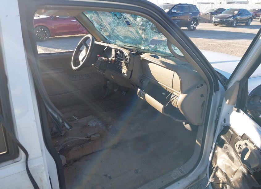 Photo 5 of 1999 Chevrolet C1500 LS (VIN 1GBEC19R4XR134556)